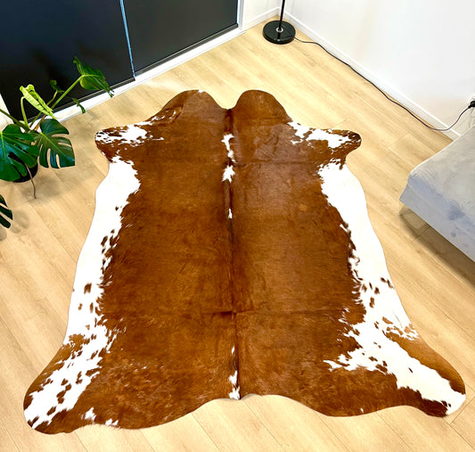 PREMIUM COWHIDE RUG - 0425