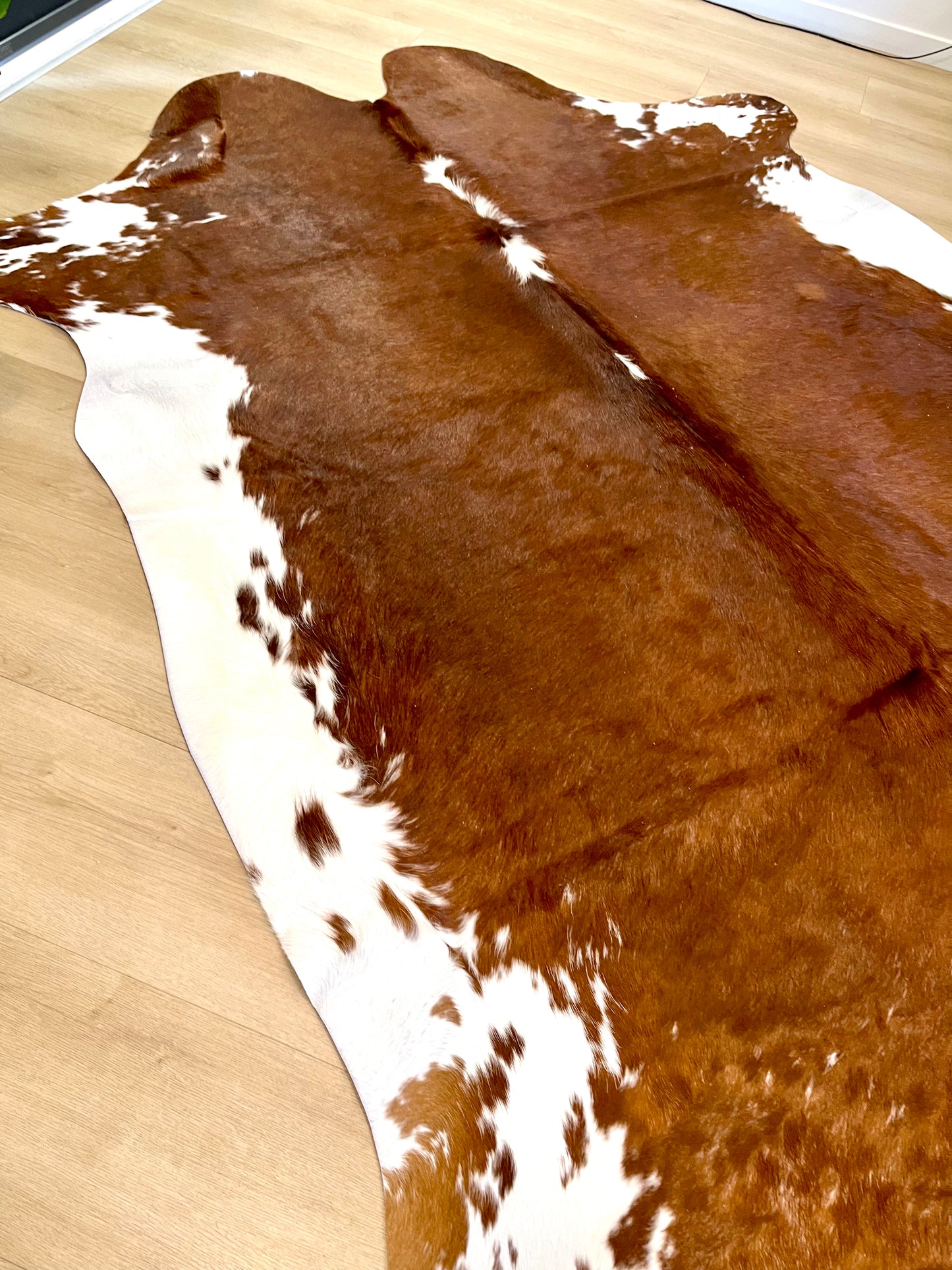 PREMIUM COWHIDE RUG - 0425