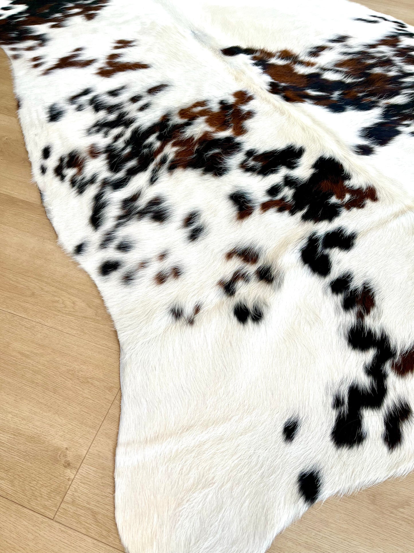 GREAT VALUE COWHIDE RUG - M1325