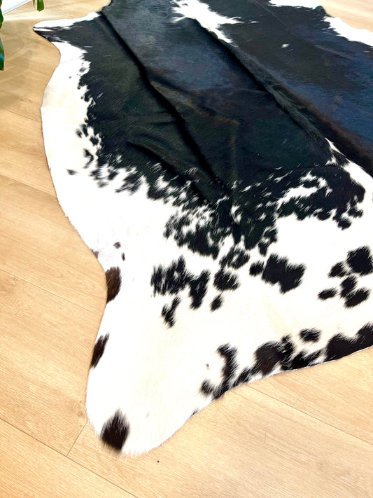 GREAT VALUE COWHIDE RUG - M1425