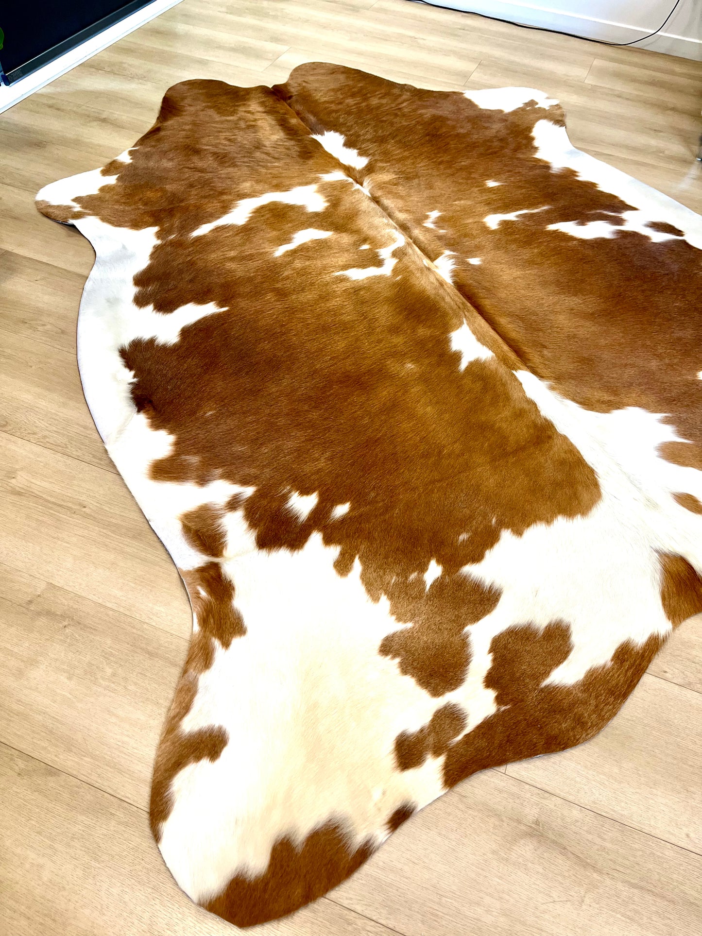 PREMIUM COWHIDE RUG - 0125