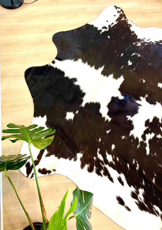 PREMIUM COWHIDE RUG - 0825