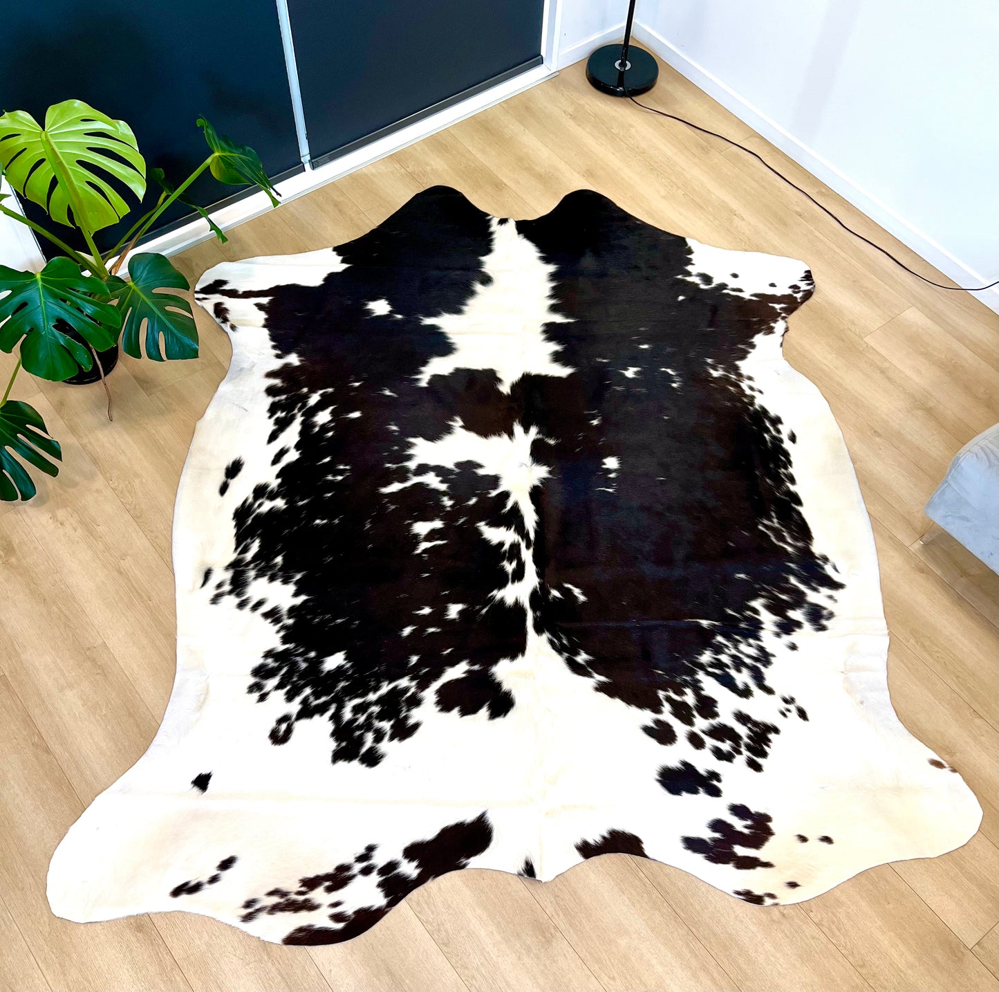 PREMIUM COWHIDE RUG - 0825
