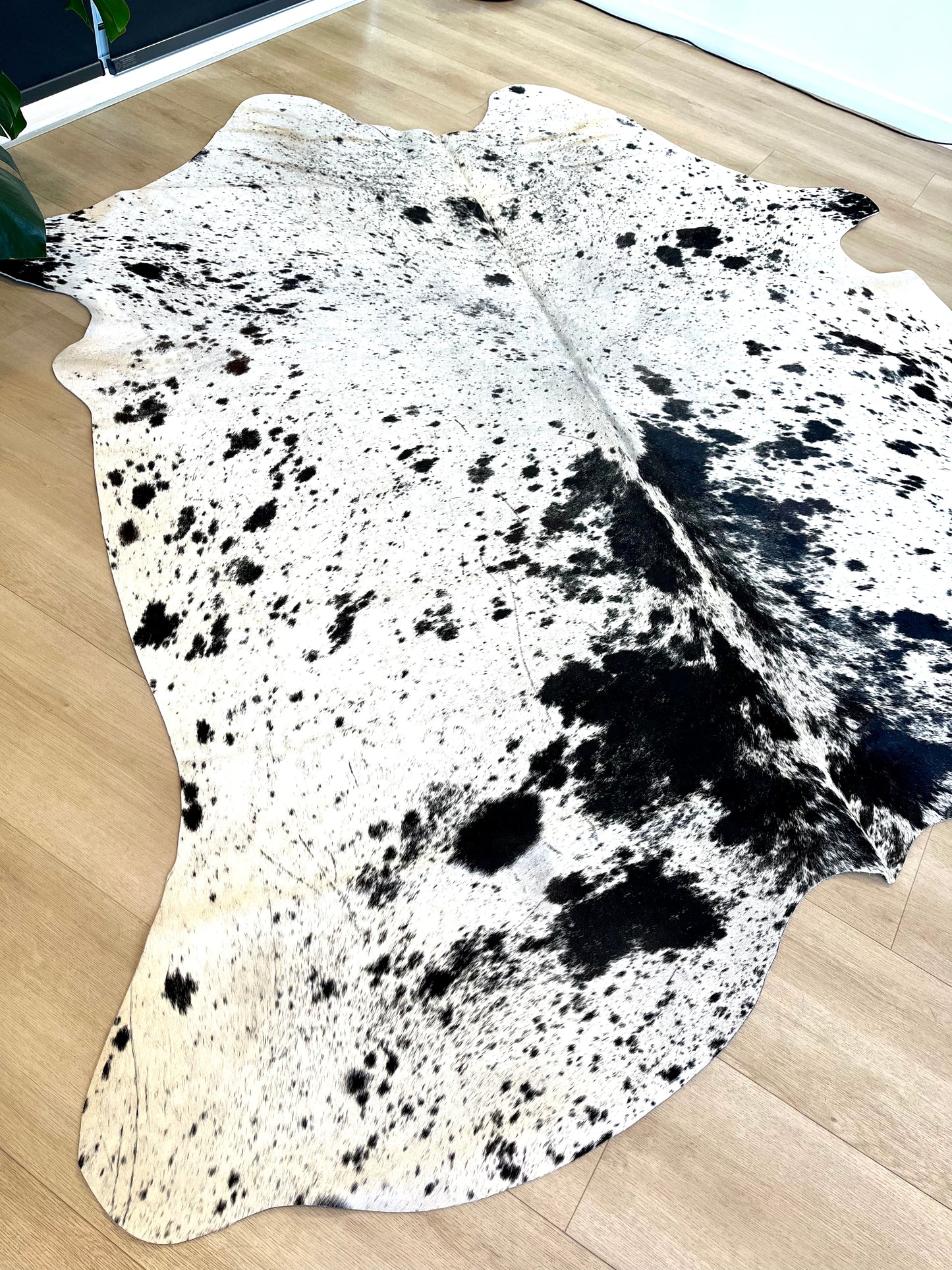 PREMIUM COWHIDE RUG - 0925