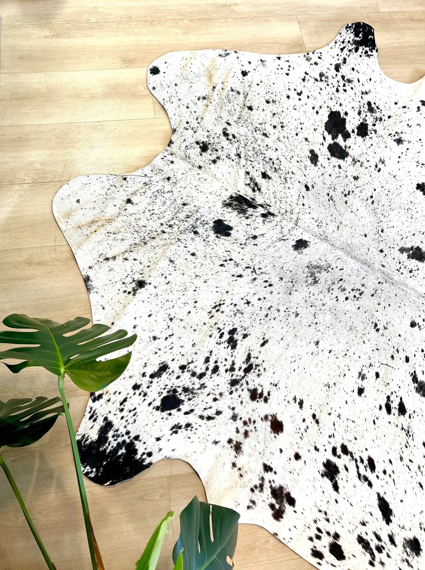 PREMIUM COWHIDE RUG - 0925