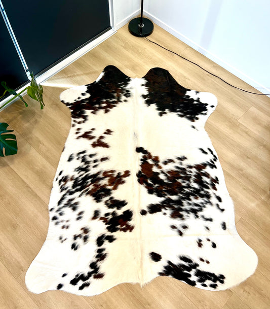 GREAT VALUE COWHIDE RUG -  M1325