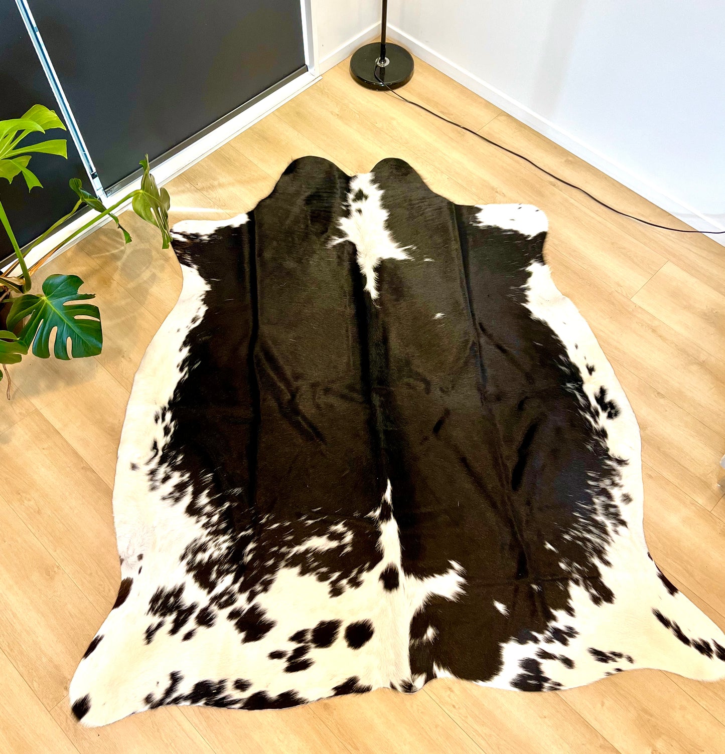 GREAT VALUE COWHIDE RUG -  M1425