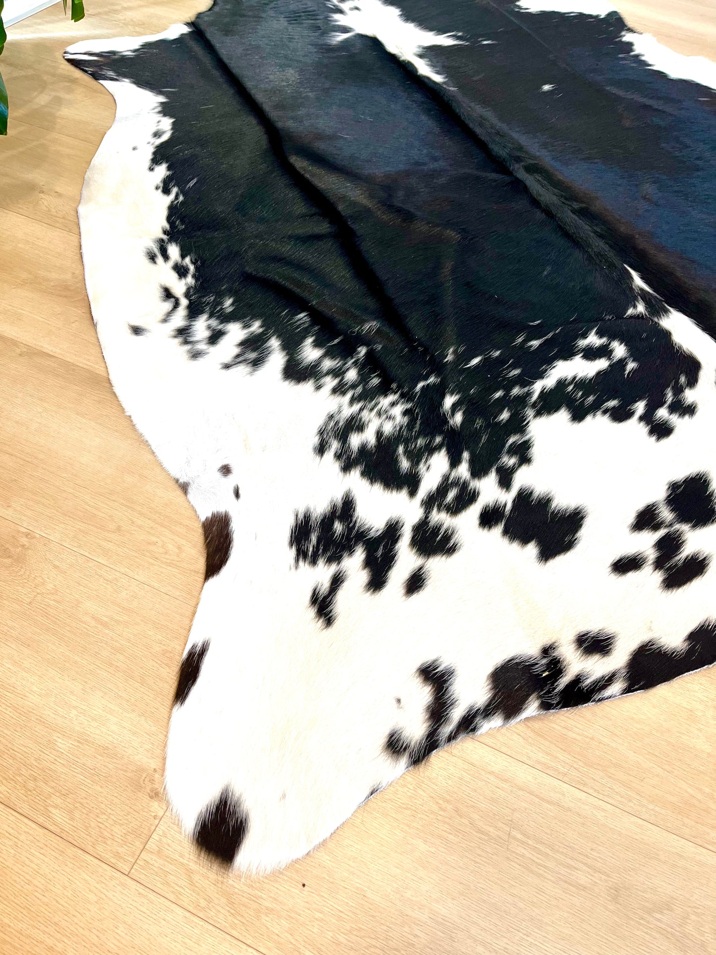 GREAT VALUE COWHIDE RUG -  M1425